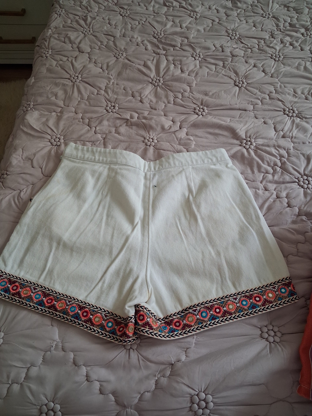 Boston Proper White Embroidered Floral Shorts 100% Cotton - Picture 2 of 3